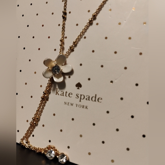 Kate Spade-Pretty Petals Pendant Double Necklace (White/Blue 🤍💙) - Picture 3 of 8